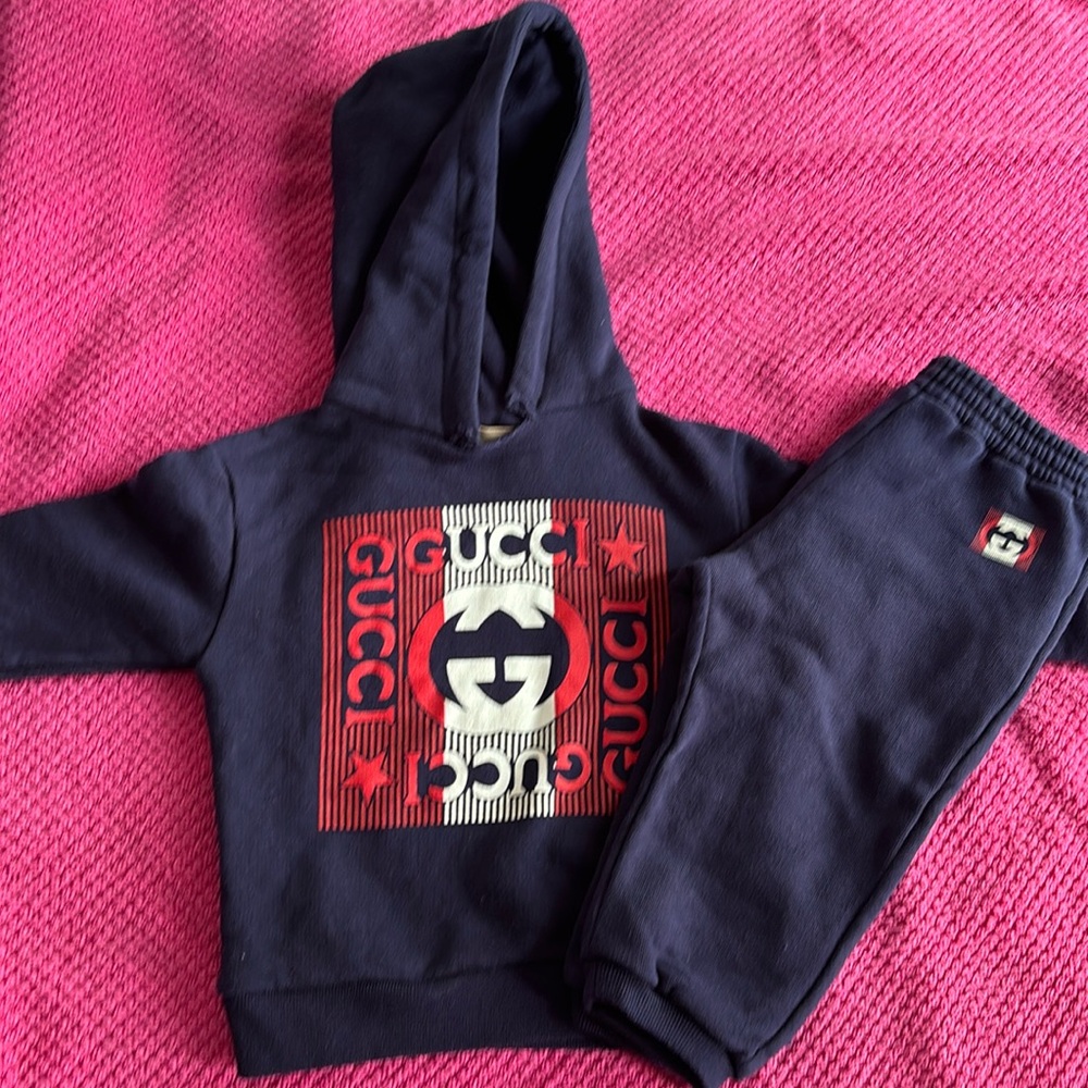 Baby Gucci sweat suit size 12-18 months $200
